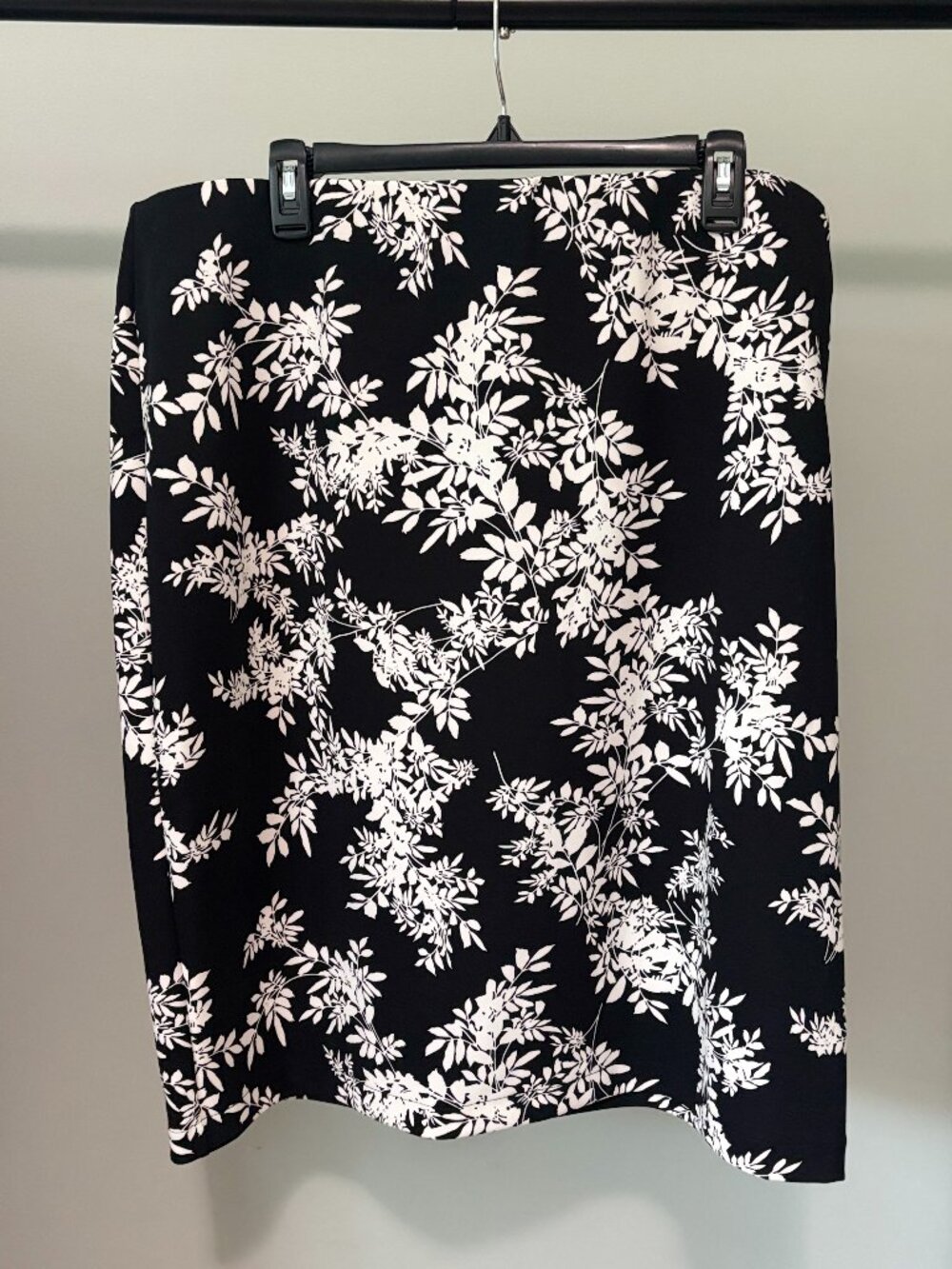 Vince Camuto Black Floral Pencil Skirt 2X NWT